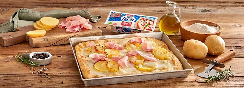 Pizza con patate e prosciutto cotto