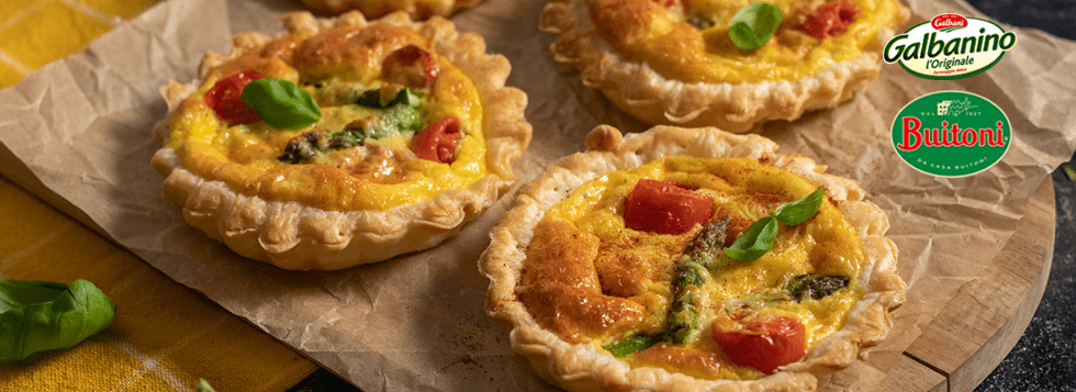 Torta salata con asparagi, Galbanino e pomodorini 
