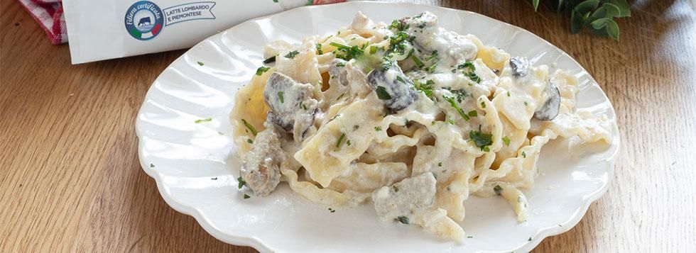 Pasta con i funghi trifolati e certosa