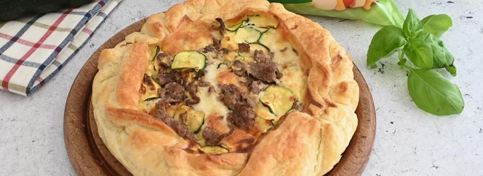 Torta salata zucchine e salsiccia
