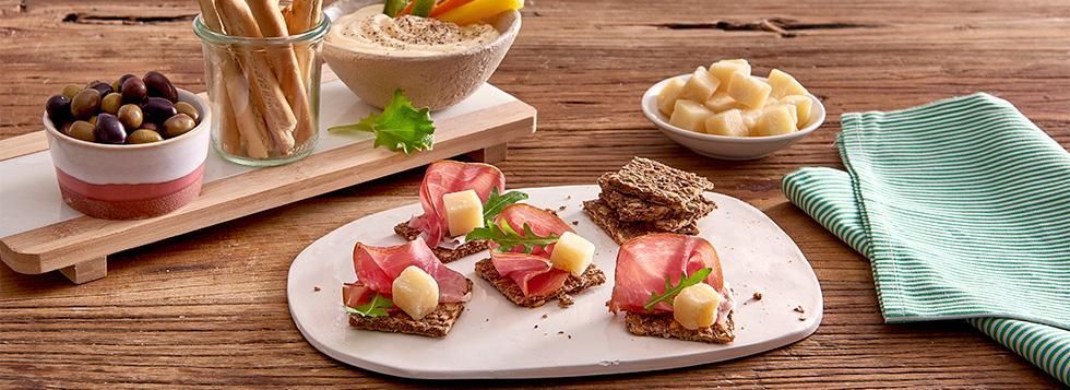 Tartine con speck, rucola e Galbani Grangusto Bocconcini