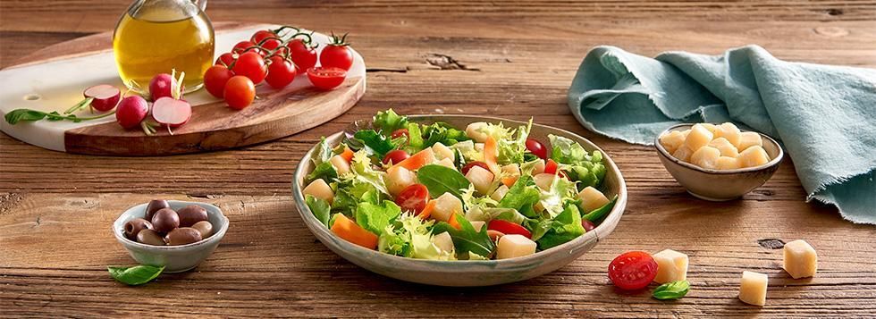 Insalata mediterranea con Galbani Grangusto Bocconcini