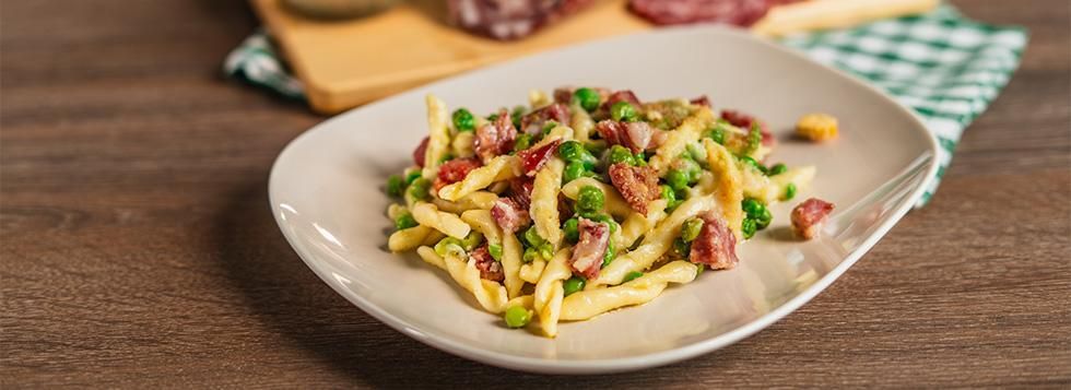 Pasta alla napoletana con salame