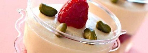Tiramisù ai lamponi, cannella e pistacchi