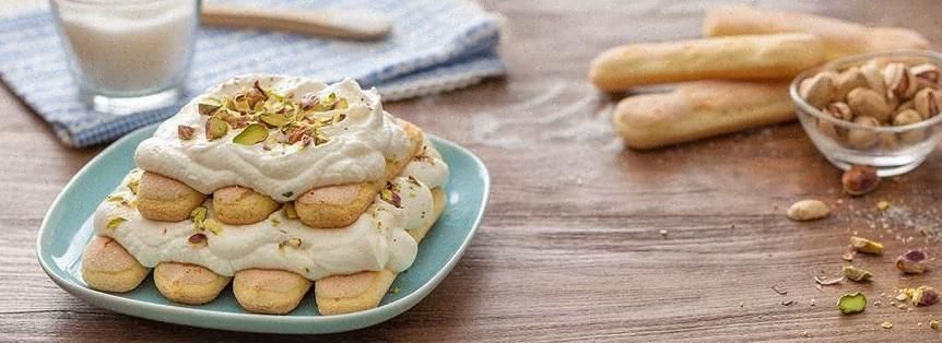 Tiramisu al pistacchio senza uova Tiramisu al pistacchio senza uova