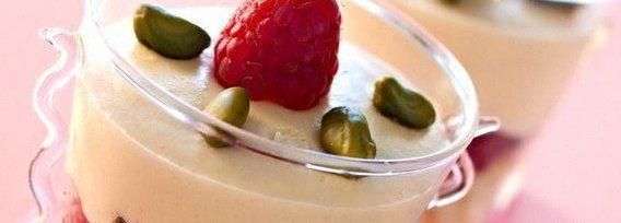 Tiramisu estivo con lamponi e pistacchi Tiramisu estivo con lamponi e pistacchi