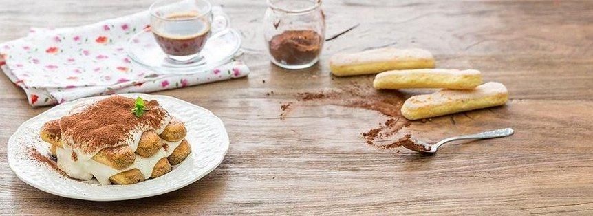 Tiramisu goloso con gocce di cioccolato Tiramisu goloso con gocce di cioccolato