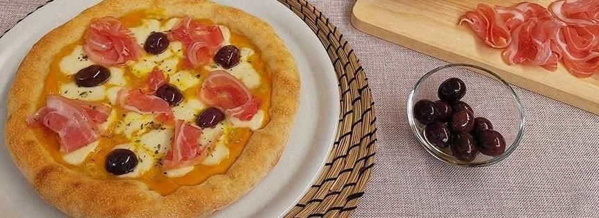 Pizza con crema di zucca