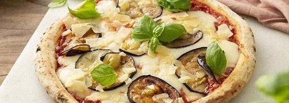 Pizza fresca al Galbanino Pizza fresca al Galbanino