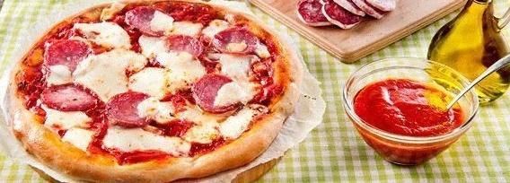 Pizza gorgonzola e salame Pizza gorgonzola e salame