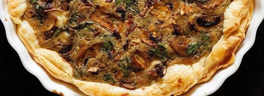 Torta salata con funghi e salsiccia