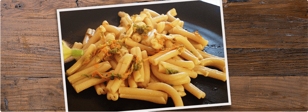 Pasta di Kamut con fiori di zucca e Galbanino