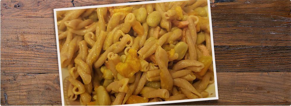 Strozzapreti di farro con zucca e fave