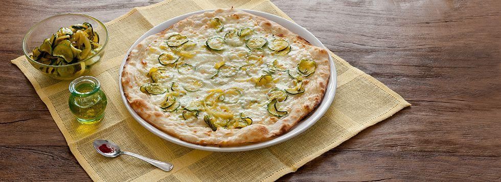 Romana con zucchine spadellate , Mozzarella Cucina Santa Lucia e Bel Paese 