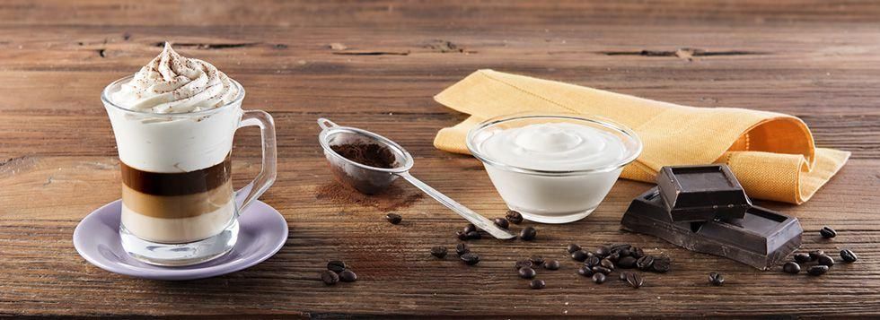 Bicchiere con Bavarese al cioccolato, caffè e Crema Dolce alla Ricotta 