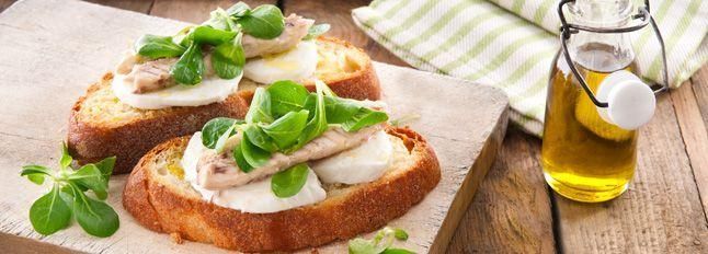 Caprese di sgombri e songino