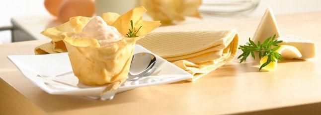 Cestini croccanti con mousse di salmone e formaggino