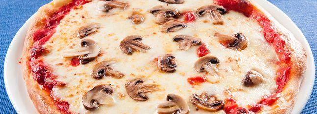 Pizza con funghi e taleggio