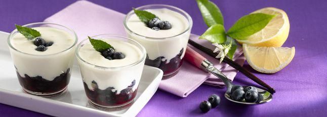 Bicchierini di mascarpone alla vaniglia e mirtilli