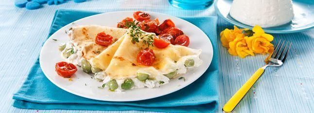 Crespelle con ricotta e favette al timo e limone