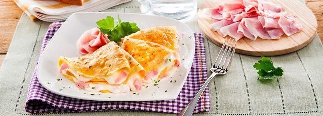 Crespelle di frittata ripiene di salsa al prosciutto