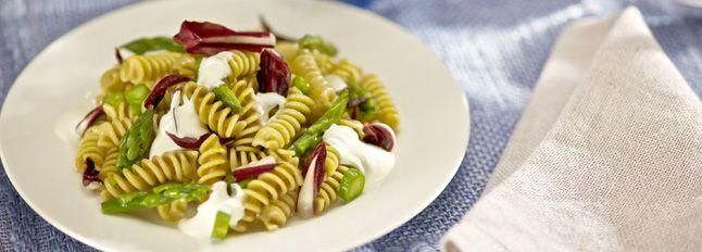 Fusilli integrali asparagi e radicchio