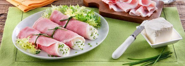 Rotolini di prosciutto cotto, robiola ed erba cipollina