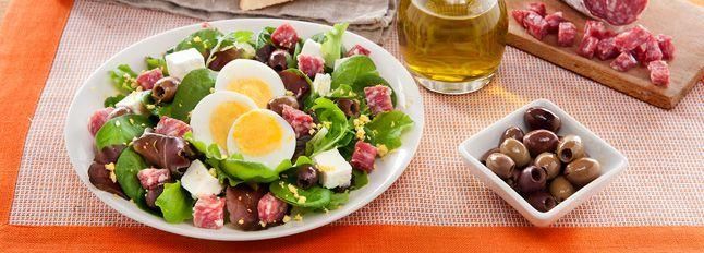 Insalata golosa con salame e quartirolo