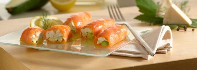 Involtini di salmone con formaggino e avocado