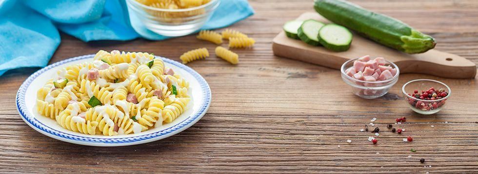Pasta fredda con zucchine