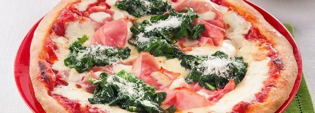 Pizza con prosciutto cotto e spinaci