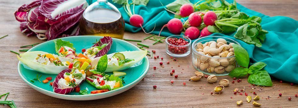 Petali di insalata ripiena con Certosa