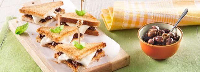 Mini tramezzini di Fette alla Mozzarella, olive taggiasche e basilico