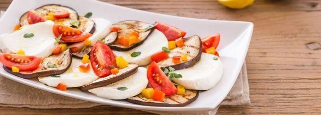 Carpaccio di melanzane con mozzarella, pomodorini e maggiorana