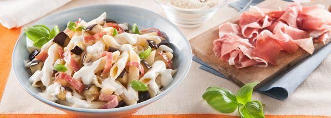 Penne filanti con melanzane e prosciutto croccante