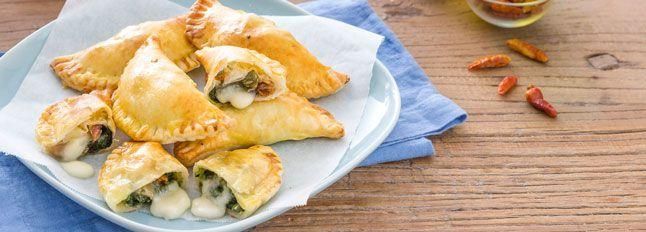 Panzerotti spinaci, acciughe e peperoncino