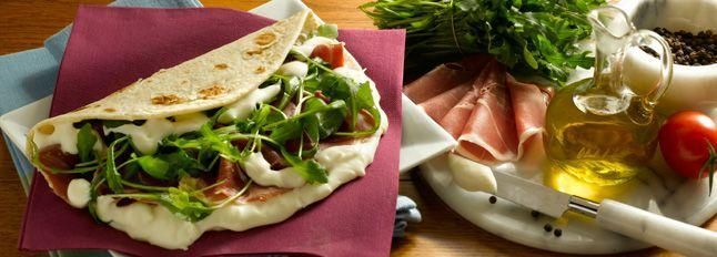 Piadina con stracchino, crudo e rucola