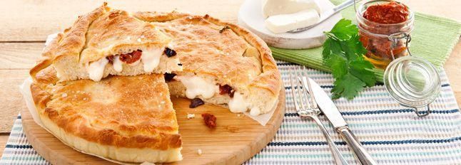 Torta con Certosa, pomodorini secchi e olive