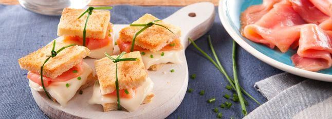 Quadrotti di Fette alla Mozzarella, salmone ed erba cipollina