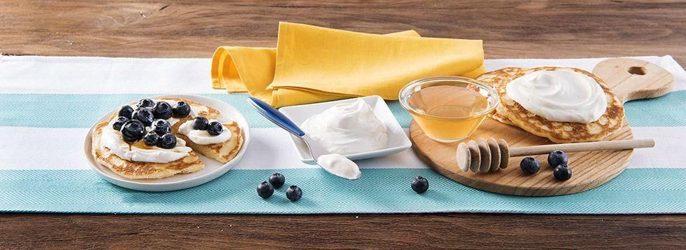 Fruit Pizza di pancake con spalmabile Santa Lucia e mirtilli