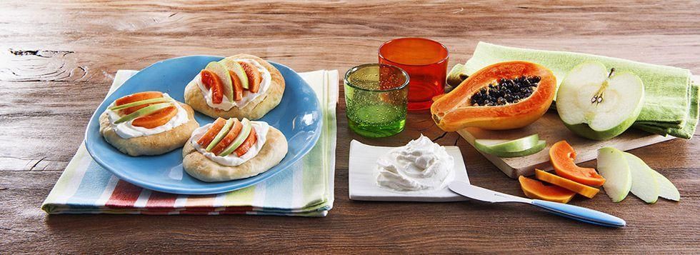 Mini Fruit Pizza con spalmabile, papaya e mela verde