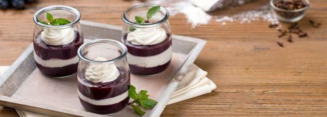 Bicchierini di Crema alla Ricotta e uva fragola