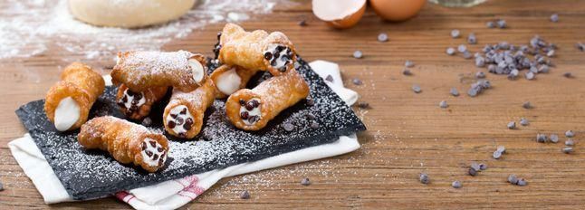 Cannoli con Crema alla Ricotta