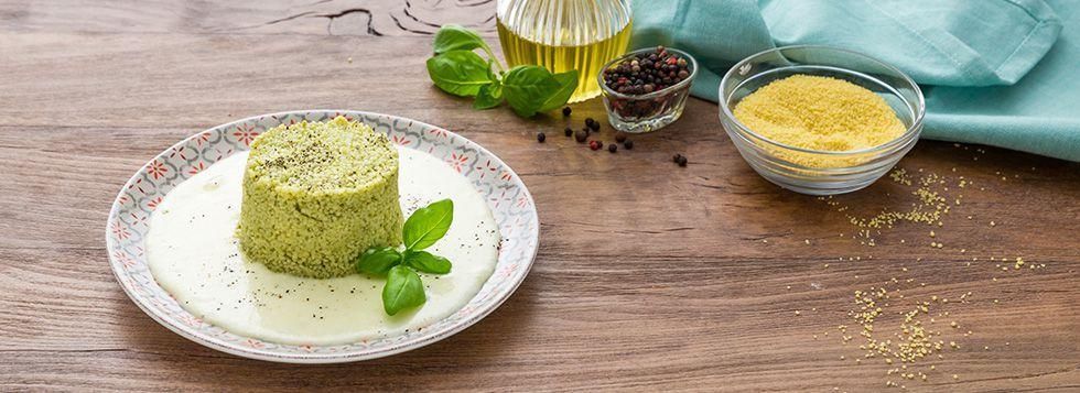 Sformatino di cous cous al pesto di basilico e menta su crema di formaggino