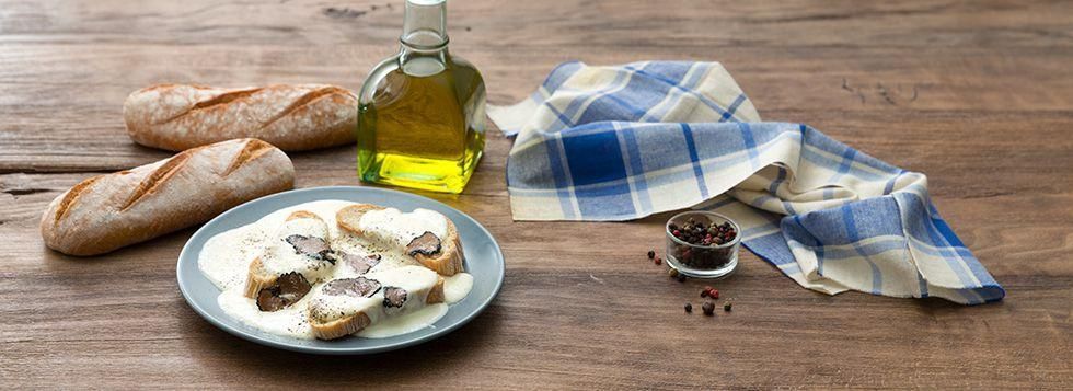 Crostini al tartufo e formaggio