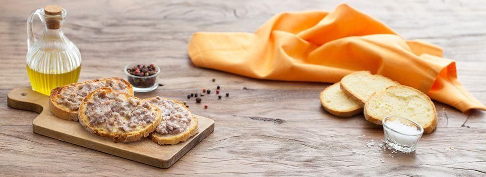 Crostini salsiccia e stracchino