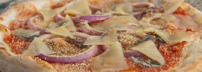 Pizza acciughe e cipolla di Tropea