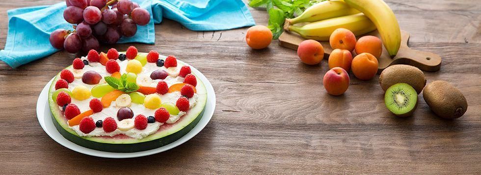 FRUIT PIZZA al cocomero con uva, lamponi e albicocche