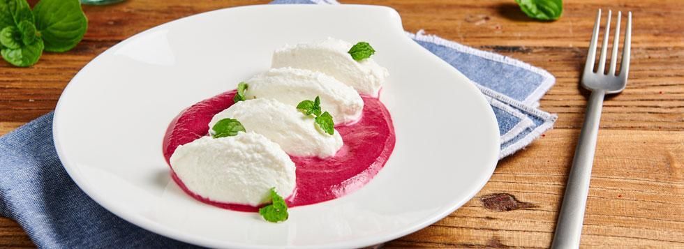 Gnocchi di ricotta e menta con salsa alla barbabietola