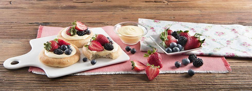 Mini Fruit Pizza con crema al mascarpone e frutti di bosco